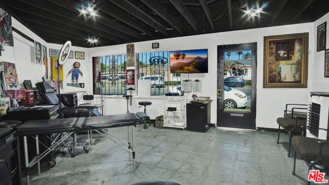 6072 York Boulevard, Los Angeles, CA 90042