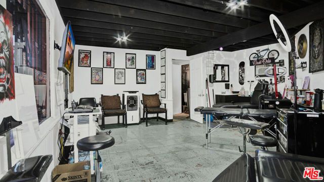 6072 York Boulevard, Los Angeles, CA 90042