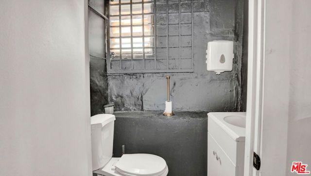 6072 York Boulevard, Los Angeles, CA 90042