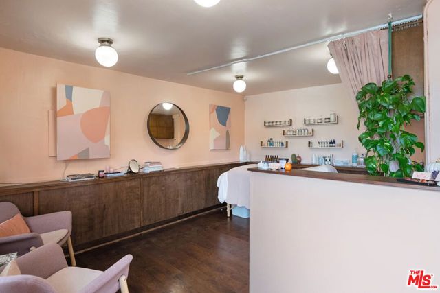 6072 York Boulevard, Los Angeles, CA 90042