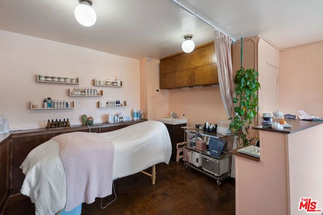 6072 York Boulevard, Los Angeles, CA 90042