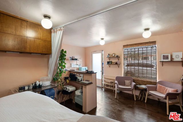 6072 York Boulevard, Los Angeles, CA 90042