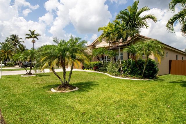 2910 Fairways Dr, Homestead, FL 33035