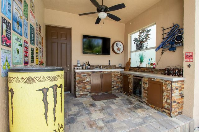 2910 Fairways Dr, Homestead, FL 33035