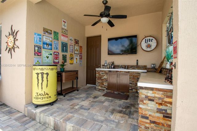 2910 Fairways Dr, Homestead, FL 33035
