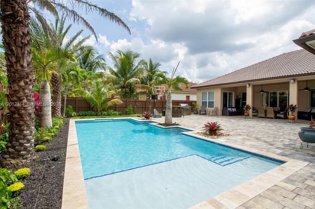 2910 Fairways Dr, Homestead, FL 33035