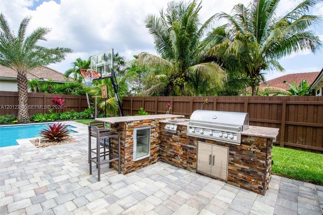 2910 Fairways Dr, Homestead, FL 33035