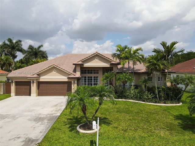 2910 Fairways Dr, Homestead, FL 33035