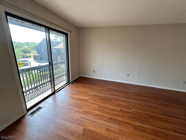 17 Westgate Dr, Edison Twp., NJ 08820