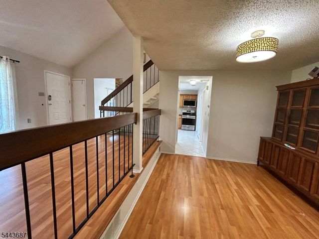 17 Westgate Dr, Edison Twp., NJ 08820