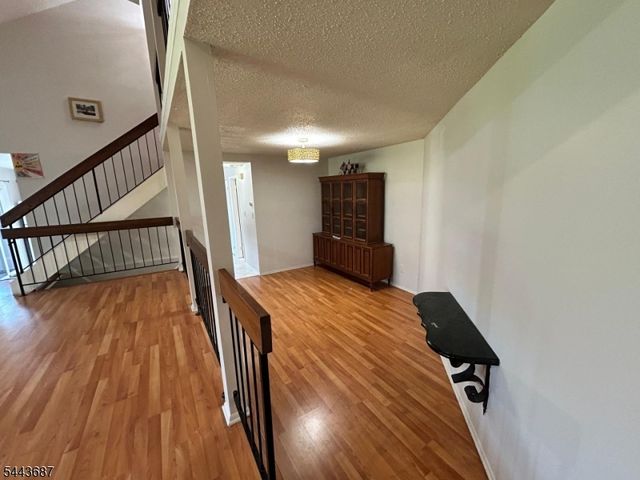 17 Westgate Dr, Edison Twp., NJ 08820