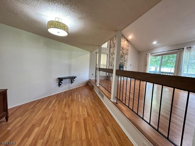 17 Westgate Dr, Edison Twp., NJ 08820
