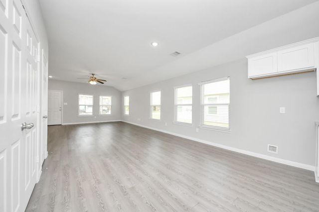 807 Jefferson Ave, Cleveland, TX 77327