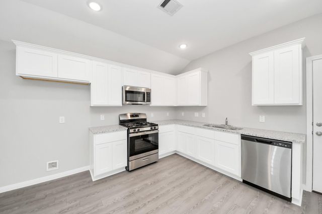 807 Jefferson Ave, Cleveland, TX 77327