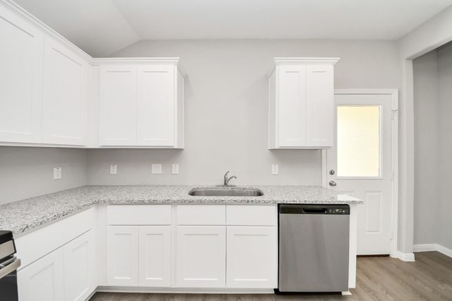 807 Jefferson Ave, Cleveland, TX 77327