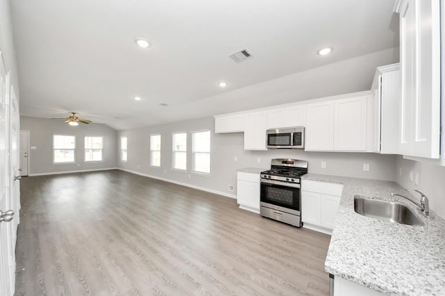 807 Jefferson Ave, Cleveland, TX 77327