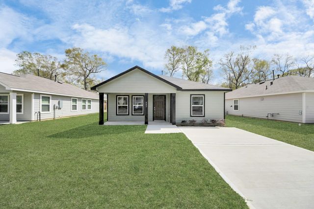 807 Jefferson Ave, Cleveland, TX 77327