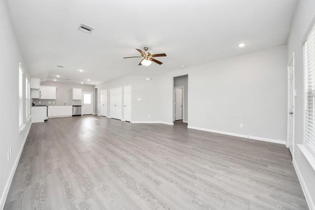 807 Jefferson Ave, Cleveland, TX 77327