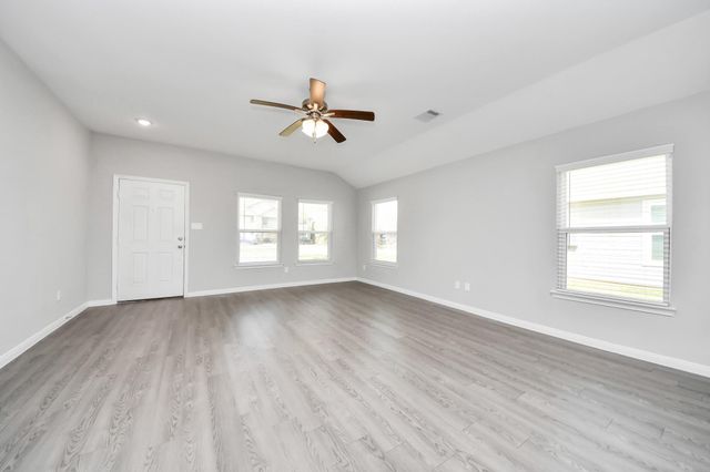 807 Jefferson Ave, Cleveland, TX 77327