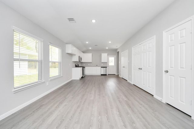 807 Jefferson Ave, Cleveland, TX 77327