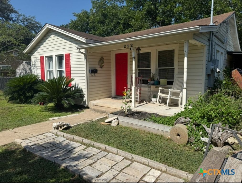 212 Duggan Street, Seguin, TX 78155