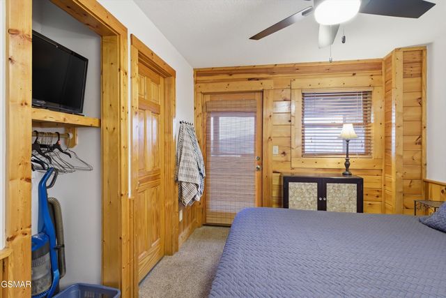 423 Big Bear Way, Pigeon Forge, TN 37863