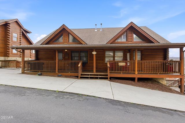 423 Big Bear Way, Pigeon Forge, TN 37863