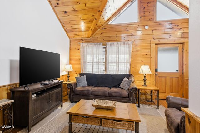 423 Big Bear Way, Pigeon Forge, TN 37863