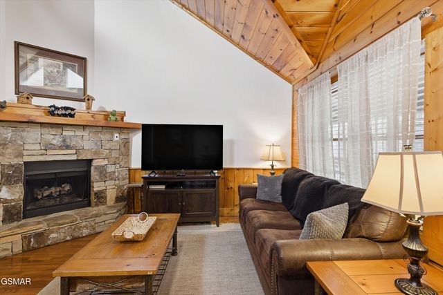 423 Big Bear Way, Pigeon Forge, TN 37863