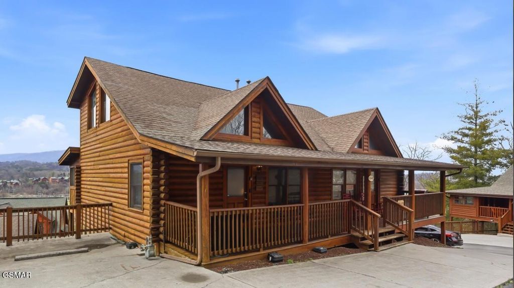 423 Big Bear Way, Pigeon Forge, TN 37863