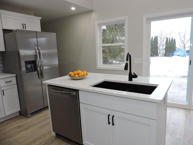 6055 HIAWATHA HEIGHTS DRIVE, Winneconne, WI 54986