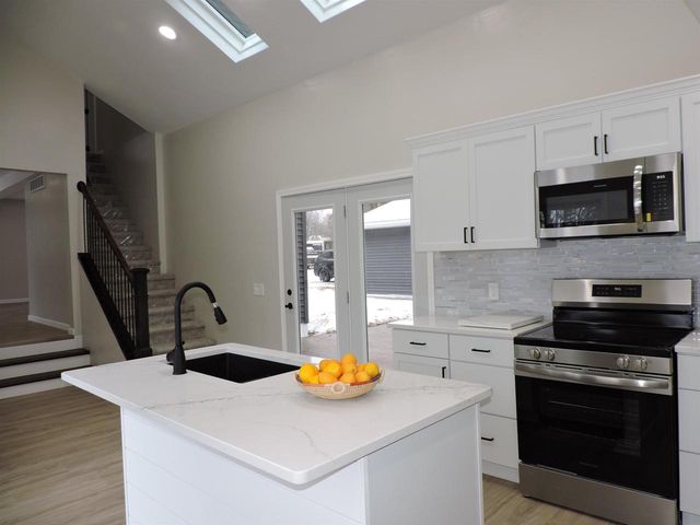 6055 HIAWATHA HEIGHTS DRIVE, Winneconne, WI 54986