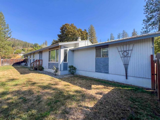 732 N Maple St, Colville, WA 99114