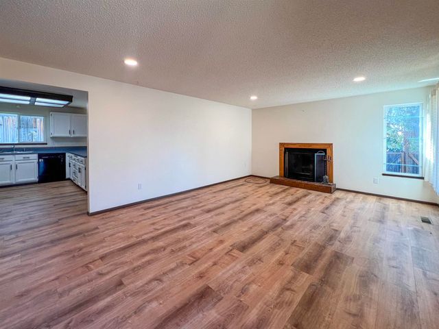 732 N Maple St, Colville, WA 99114