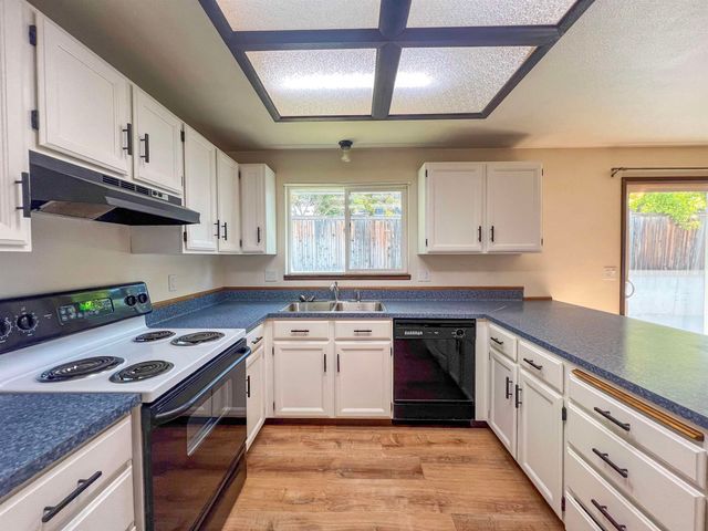 732 N Maple St, Colville, WA 99114