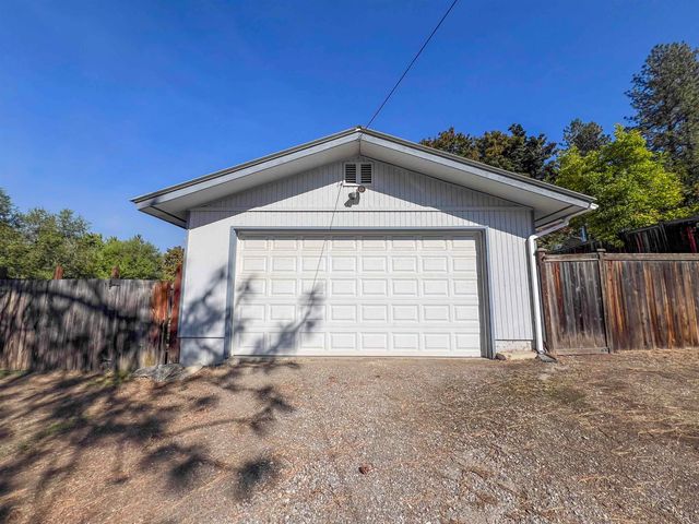 732 N Maple St, Colville, WA 99114