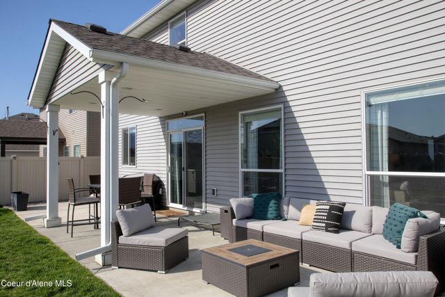 1733 N MINAM LOOP, Post Falls, ID 83854