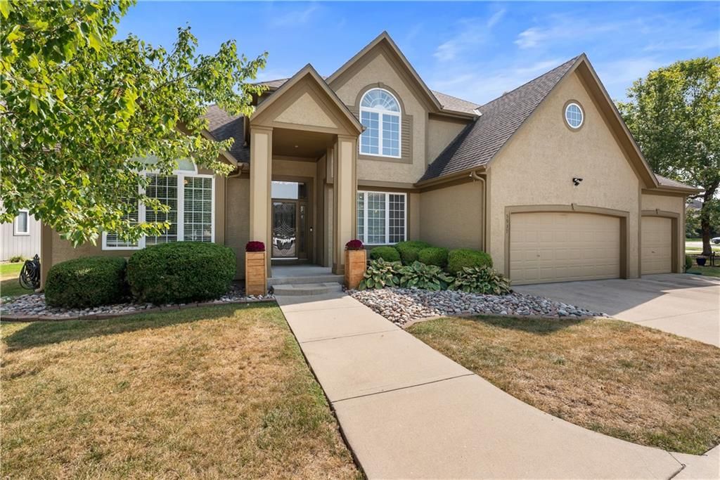 5937 NE HIDDEN VALLEY Drive, Lee's Summit, MO 64064