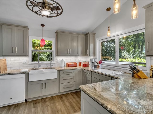 43 Red Oak Drive, Maggie Valley, NC 28751
