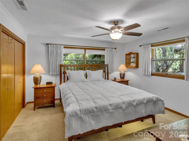 43 Red Oak Drive, Maggie Valley, NC 28751