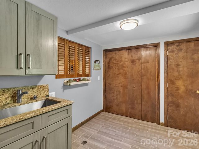 43 Red Oak Drive, Maggie Valley, NC 28751