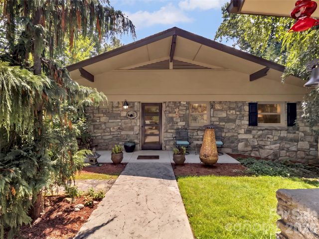 43 Red Oak Drive, Maggie Valley, NC 28751