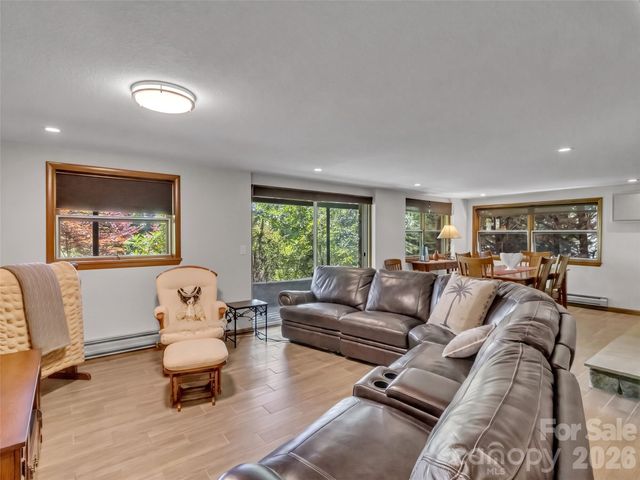 43 Red Oak Drive, Maggie Valley, NC 28751