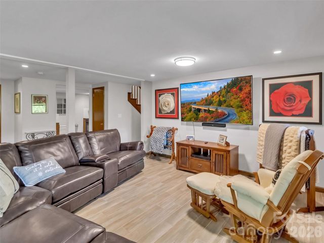 43 Red Oak Drive, Maggie Valley, NC 28751