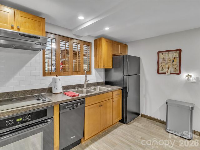 43 Red Oak Drive, Maggie Valley, NC 28751