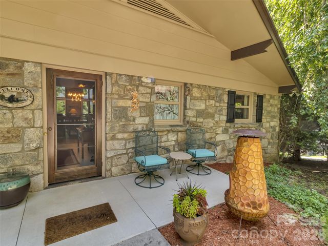 43 Red Oak Drive, Maggie Valley, NC 28751