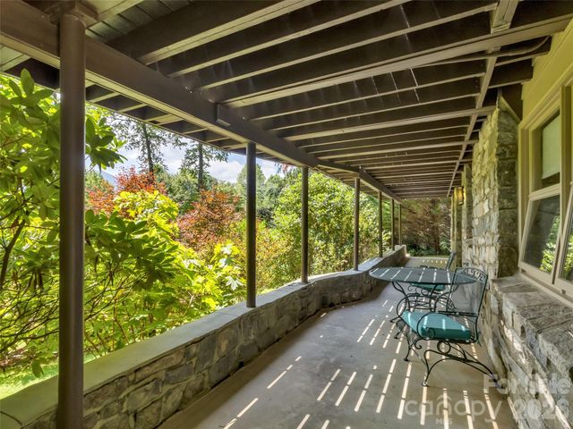 43 Red Oak Drive, Maggie Valley, NC 28751