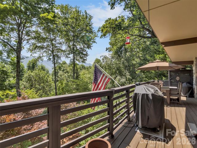 43 Red Oak Drive, Maggie Valley, NC 28751