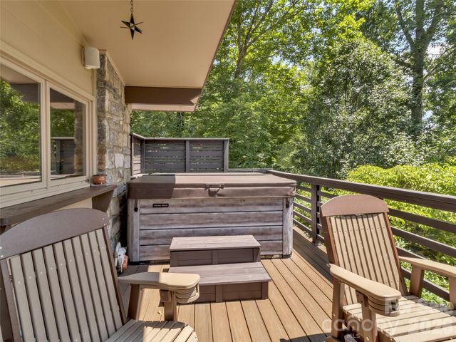 43 Red Oak Drive, Maggie Valley, NC 28751