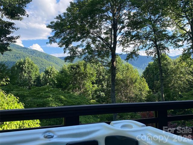 43 Red Oak Drive, Maggie Valley, NC 28751